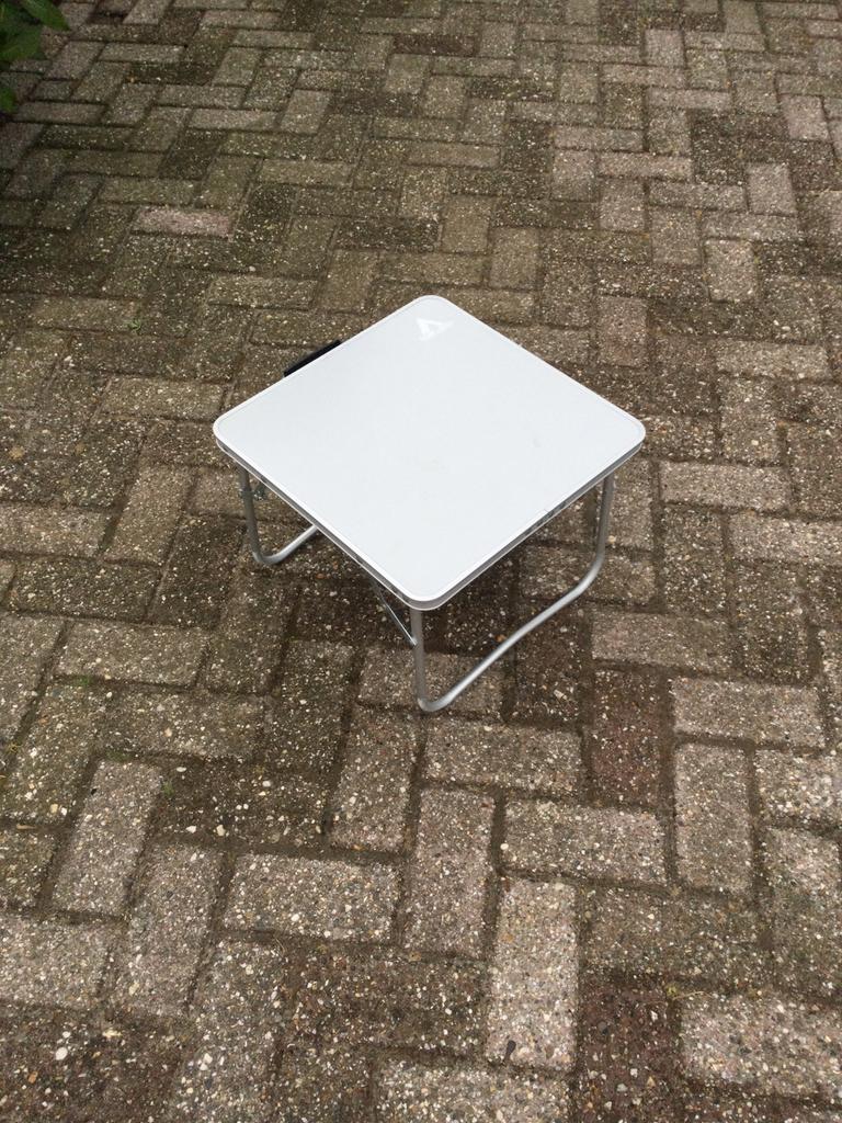 Kampeer accessoires. Camping tafeltje, Caravans en Kamperen, Ophalen of Verzenden, Zo goed als nieuw, Campingtafel
