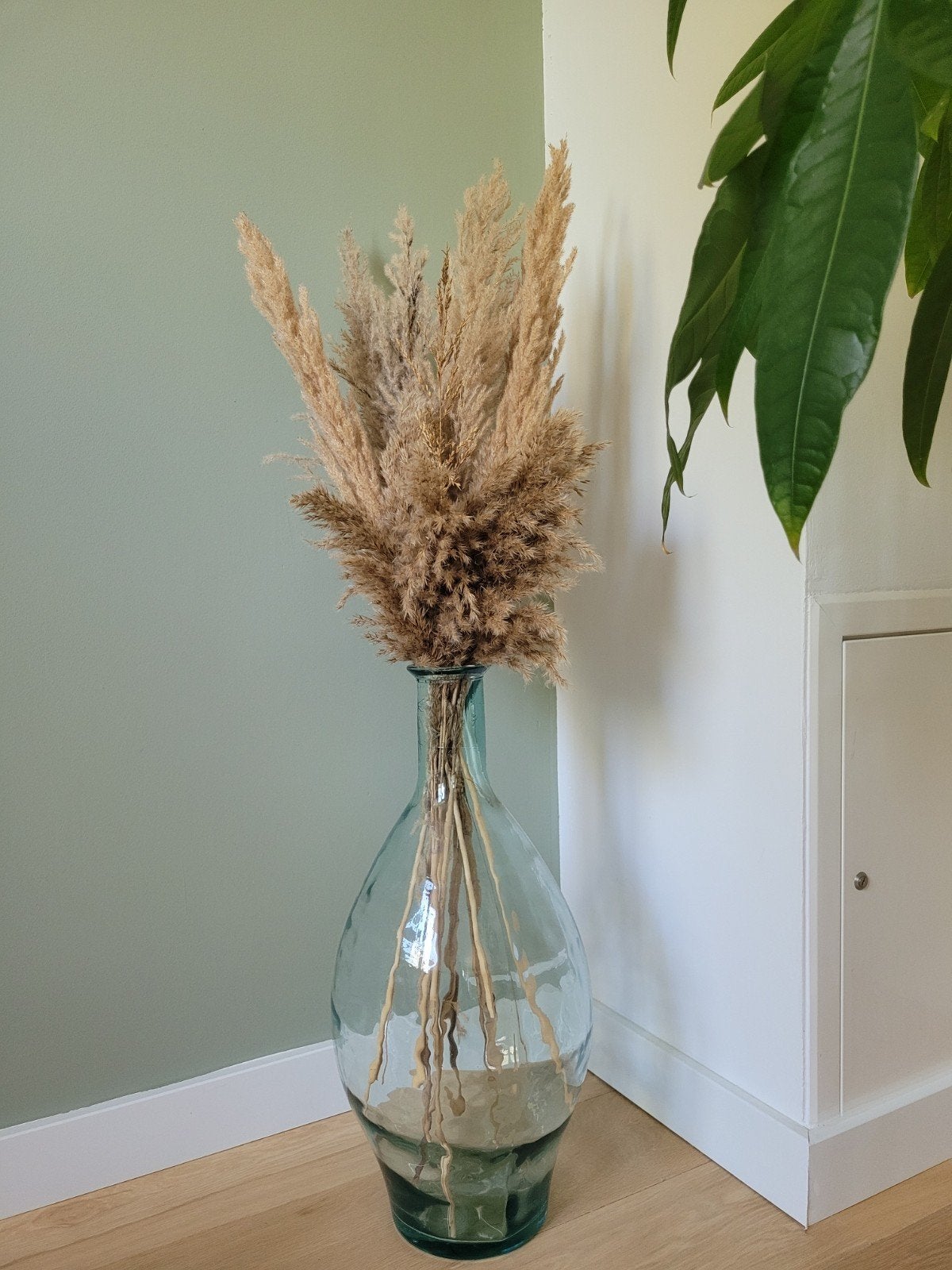 Grote glazen vaas met pampas pluimen, Ophalen, Inclusief droogbloemen, Transparant, Glas