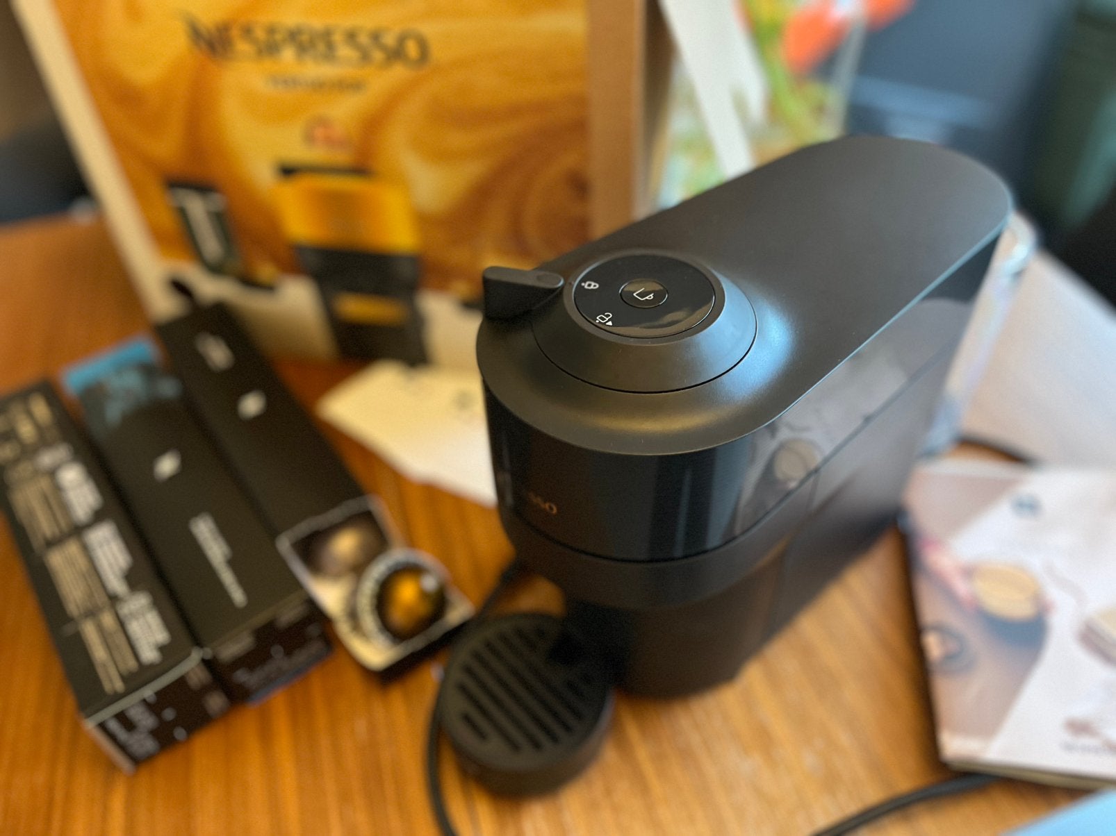 Magimix Nespresso Vertuo Pop zwart+ capsules, Ophalen of Verzenden, Zo goed als nieuw
