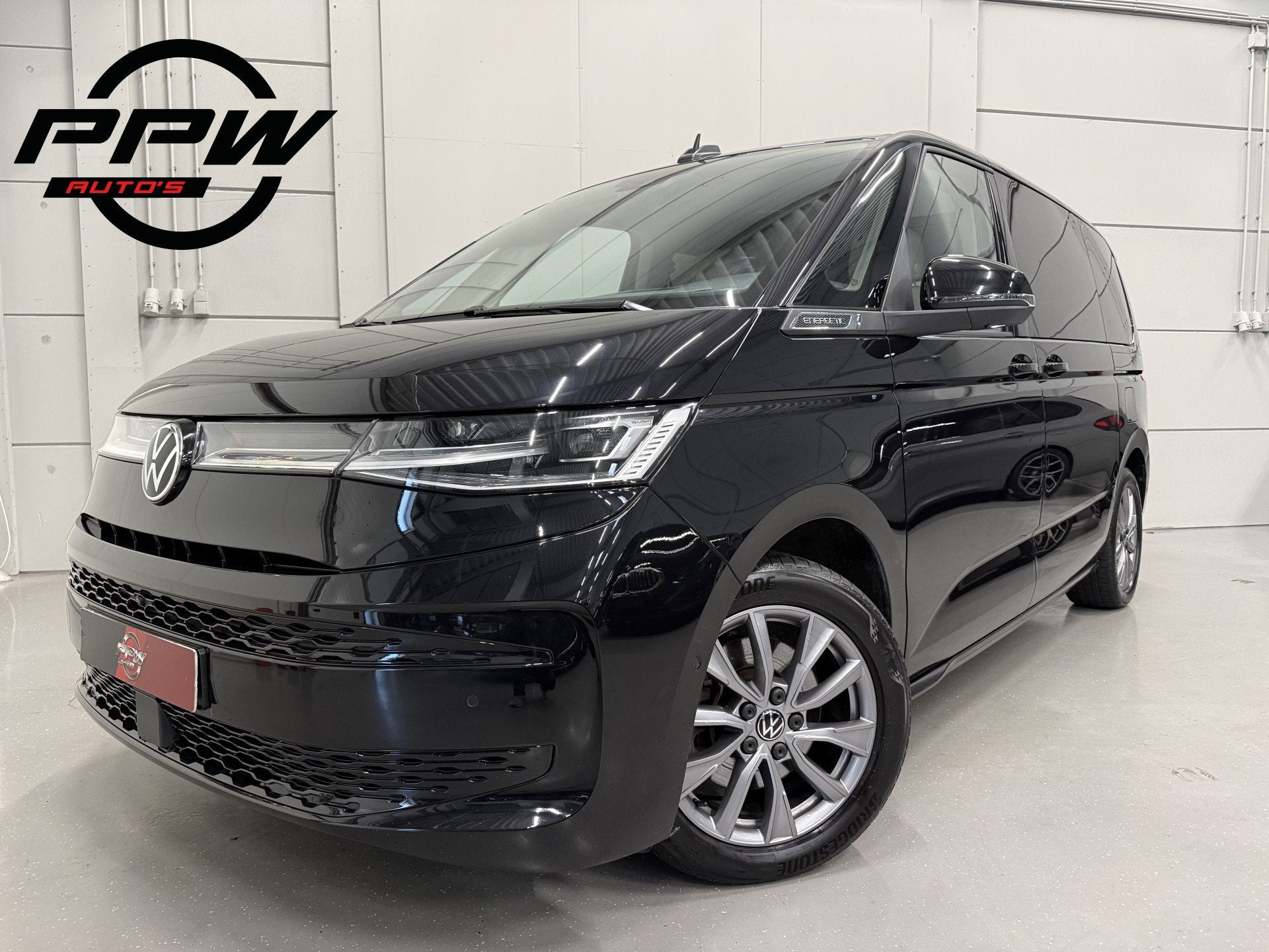 Volkswagen Multivan 1.4 eHybrid Energetic 7p. PANO/MASSAGE/H, Dealer onderhouden, Gebruikt, Zwart, Met garantie (alle)