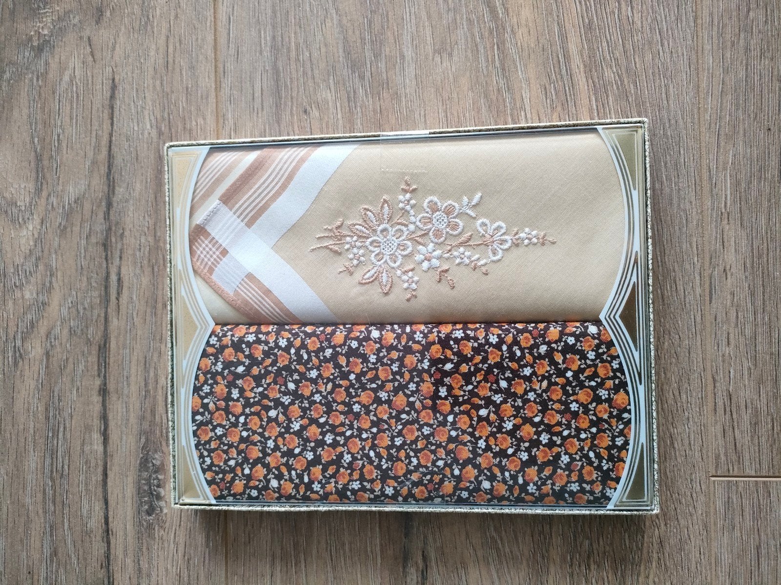 Vintage jaren '70 zakdoeken 2 stuks beige & bruin print, Ophalen of Verzenden, Persoonlijke verzorging