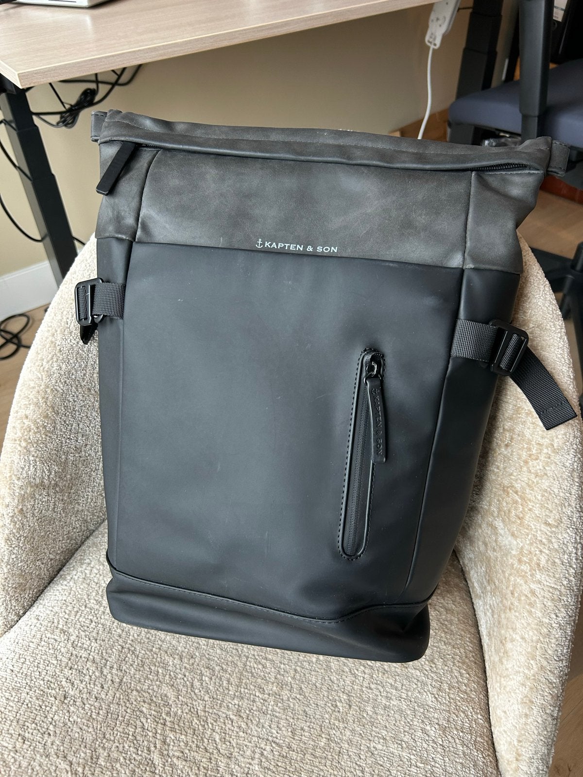 Kapten & Son rugzak - Zwart, Sieraden, Tassen en Uiterlijk, 25 tot 40 cm, Ophalen of Verzenden, Zo goed als nieuw, Waterdicht