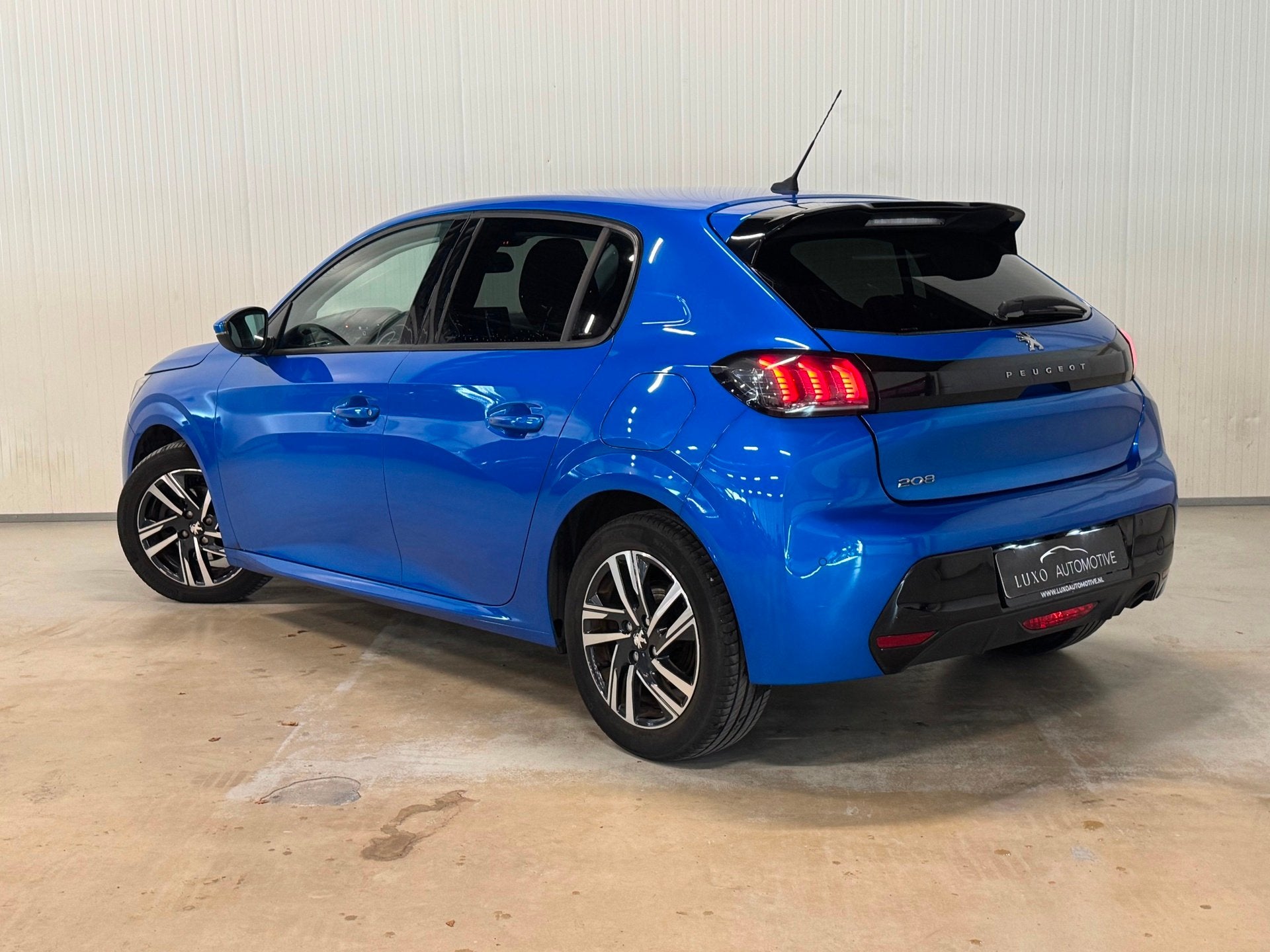 Foto 2 van Peugeot 208 1.2 PureTech Allure | CAMERA | CARPLAY | LED | D