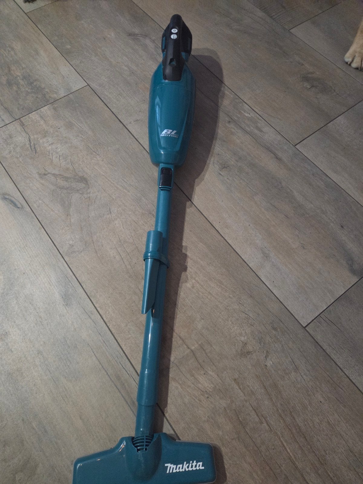 Makita DCL281F stofzuiger - Goede staat, zonder accu, Witgoed en Apparatuur, Stofzuigers, Ophalen, Gebruikt, Reservoir, Steelstofzuiger