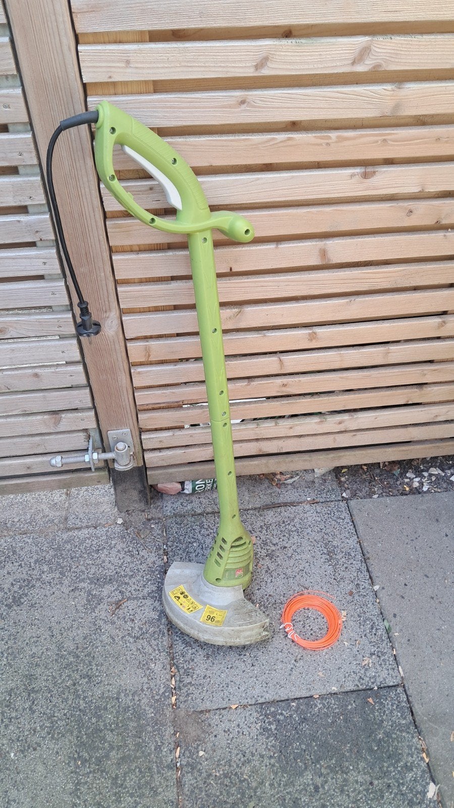 Elektrische grastrimmer met extra draad, Tuin en Terras, Grasmaaiers, Ophalen, Cirkelmaaier, Gebruikt, Elektrische grasmaaier