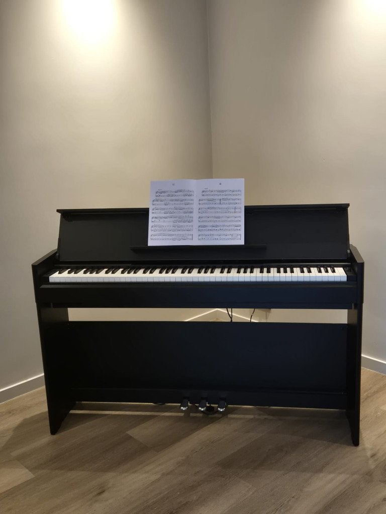 Yamaha YDP-S55B Arius – Zwart – Gekocht in augustus 2025, Muziek en Instrumenten, Piano's, Ophalen, Zwart, Digitaal, Zo goed als nieuw