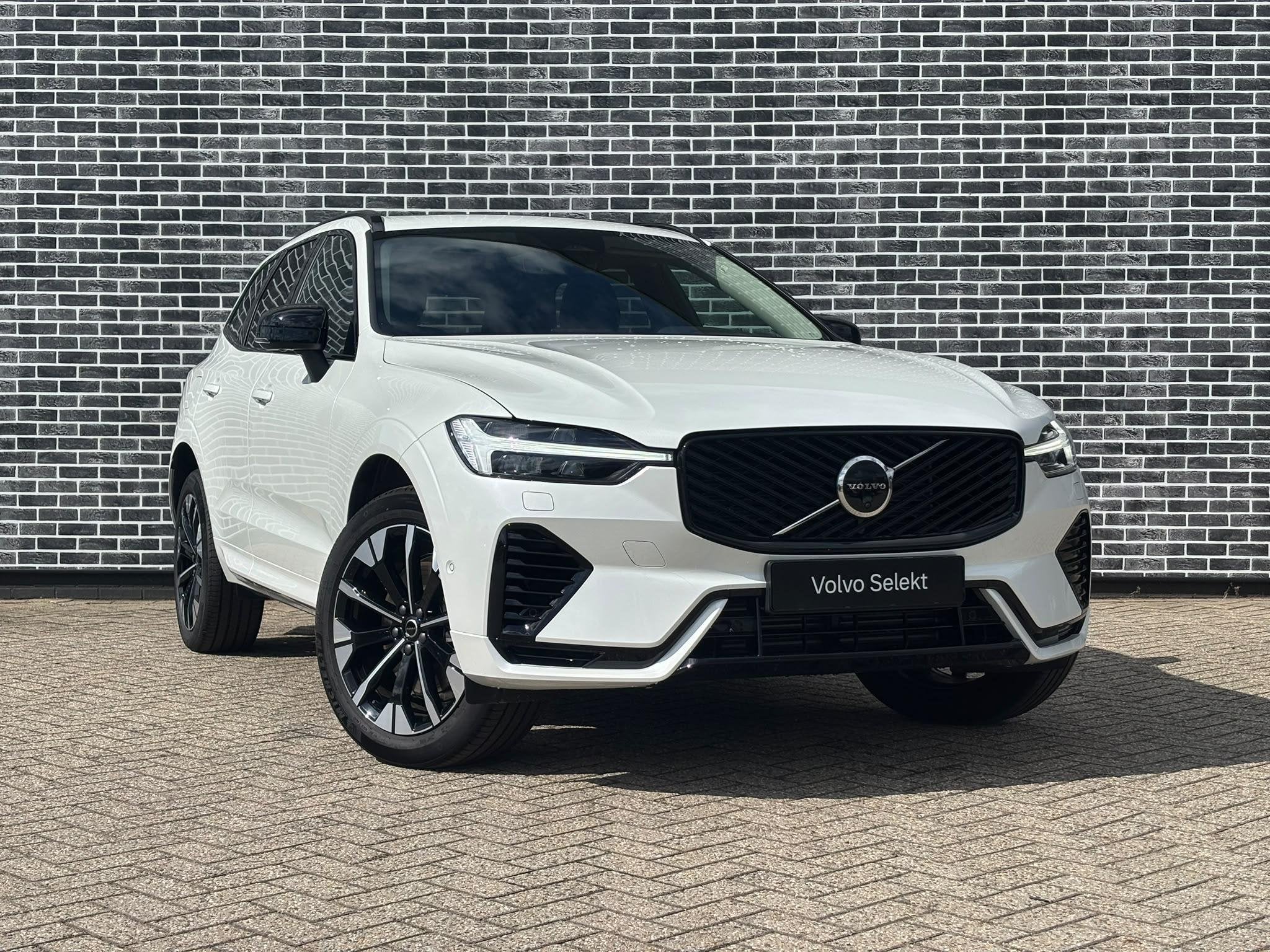 Volvo XC60 2.0 T6 Plug-in Hybrid AWD Ultra Dark | PHEV | Tre, Auto's, Gebruikt, Euro 6, 4 cilinders, 180 min
