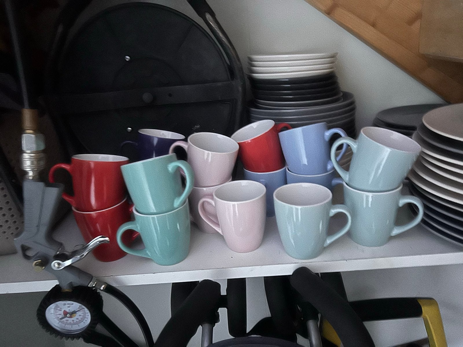 Mooi servies en mokken set in diverse kleuren, Ophalen, Gebruikt, Overige merken, Keramiek