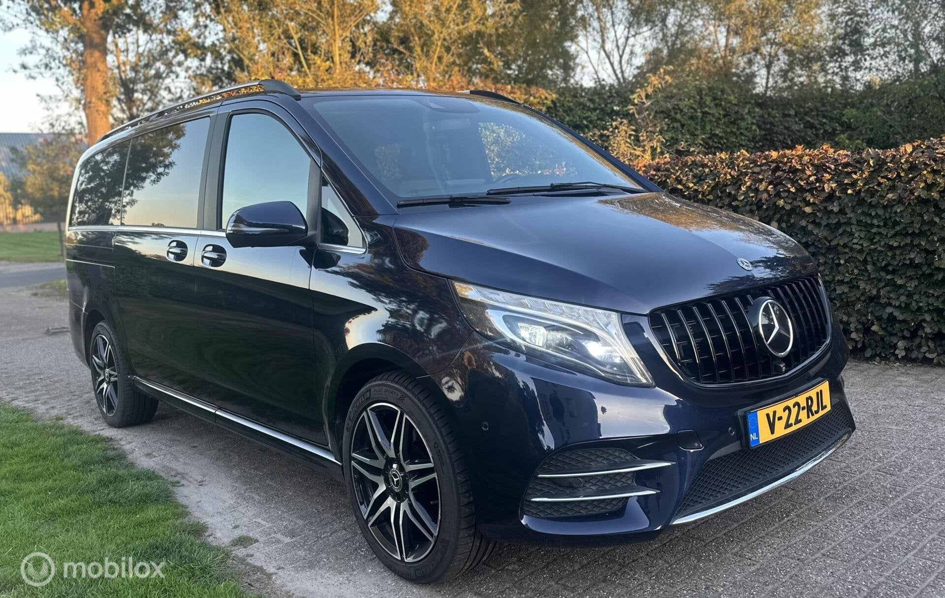Foto 18 van Mercedes V-klasse 250d 4-MATIC PANO DC AMG Exclusive MARGE
