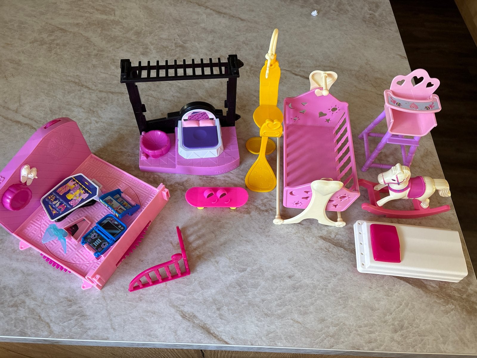 Barbie poppenhuis meubels en accessoires set, Ophalen, Gebruikt, Barbie