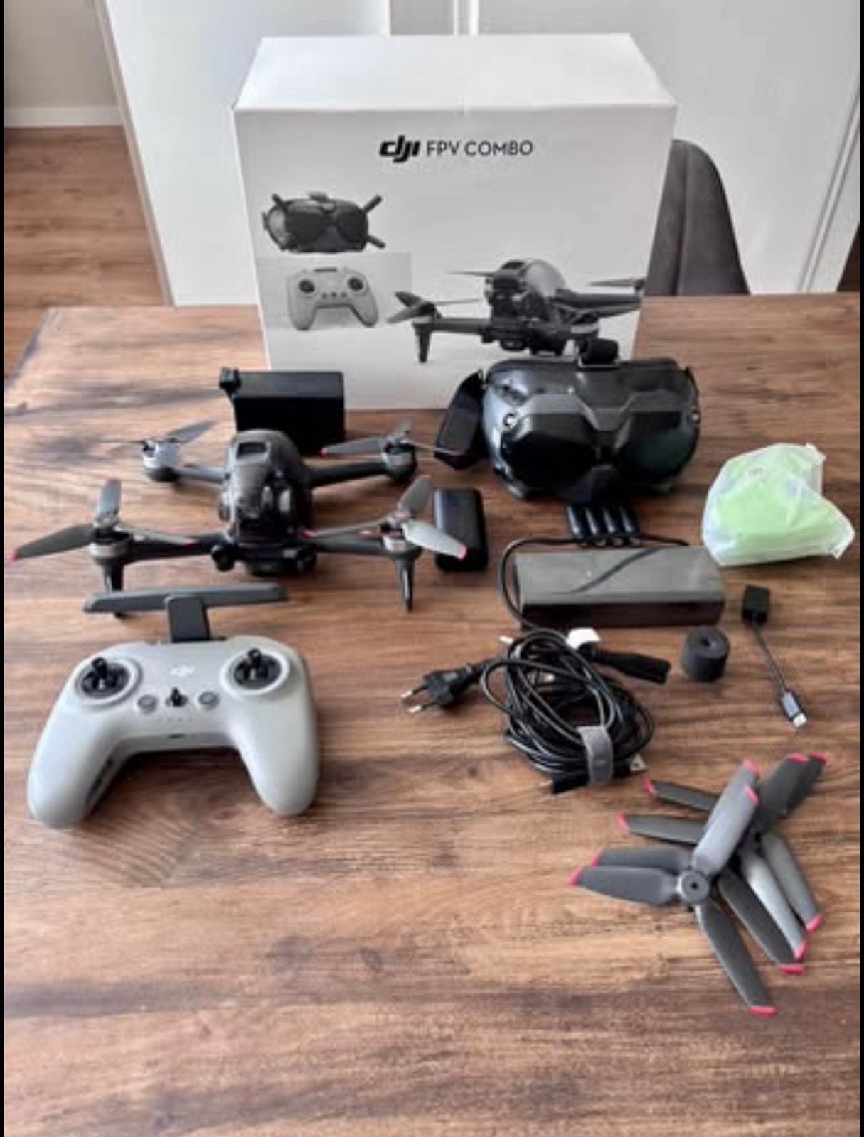 DJI FPV Combo - Complete Kit | Uitstekende Staat, 5 tot 10 kilometer, Topkwaliteit, 900 gram tot 4 kilo, 15 tot 30 minuten