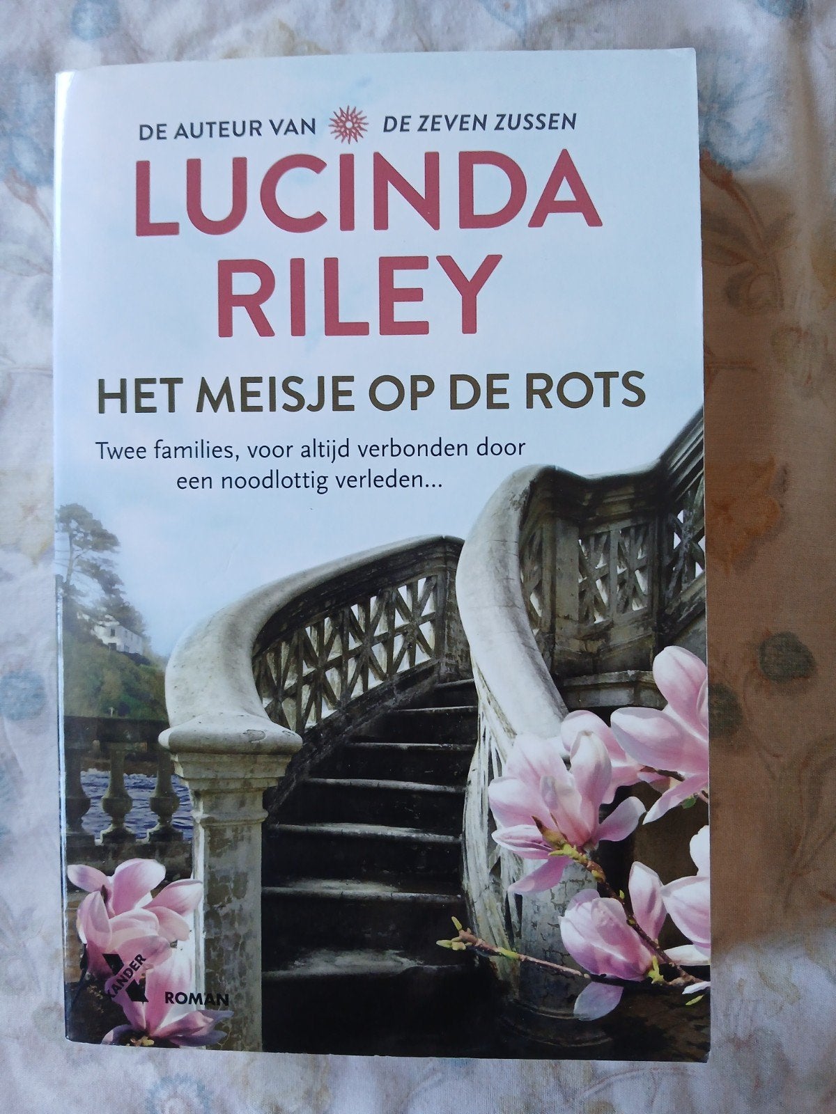 Lucinda Riley - Het meisje op de rots, Ophalen of Verzenden, Zo goed als nieuw, Lucinda Riley