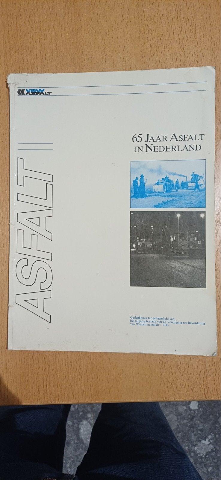 Gedenkboek 60 jaar Vereniging Werken in Asfalt - 1988, Ophalen of Verzenden, Gelezen, Overige onderwerpen