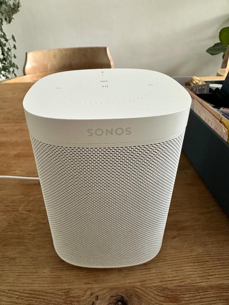 Sonos One wit, Ophalen of Verzenden, Zo goed als nieuw, Sonos, Minder dan 60 watt