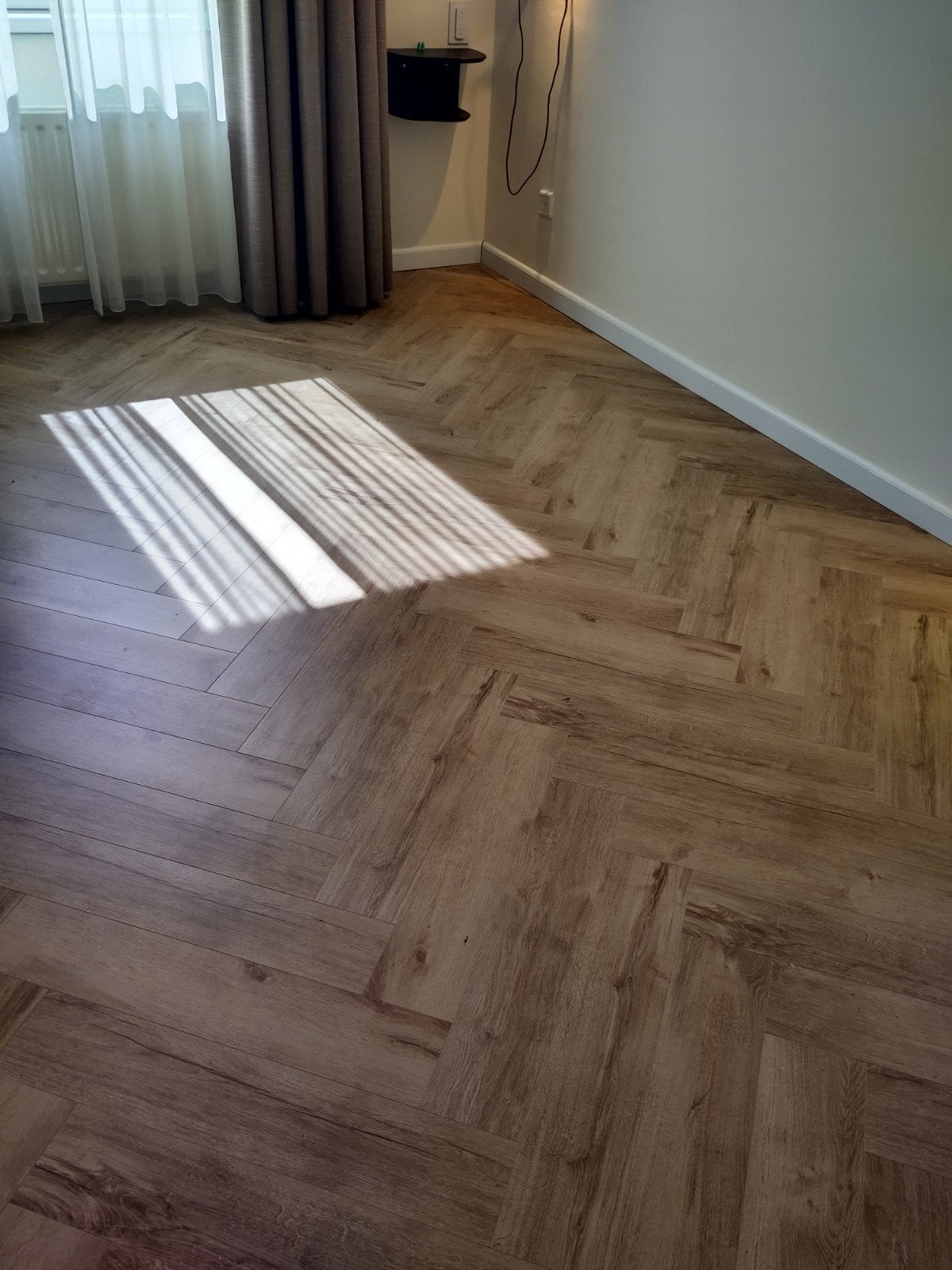 Zo goed als nieuwe visgraatvloer (laminaat) - 32m2, Ophalen, 50 tot 150 cm, Zo goed als nieuw, 10 m² of meer