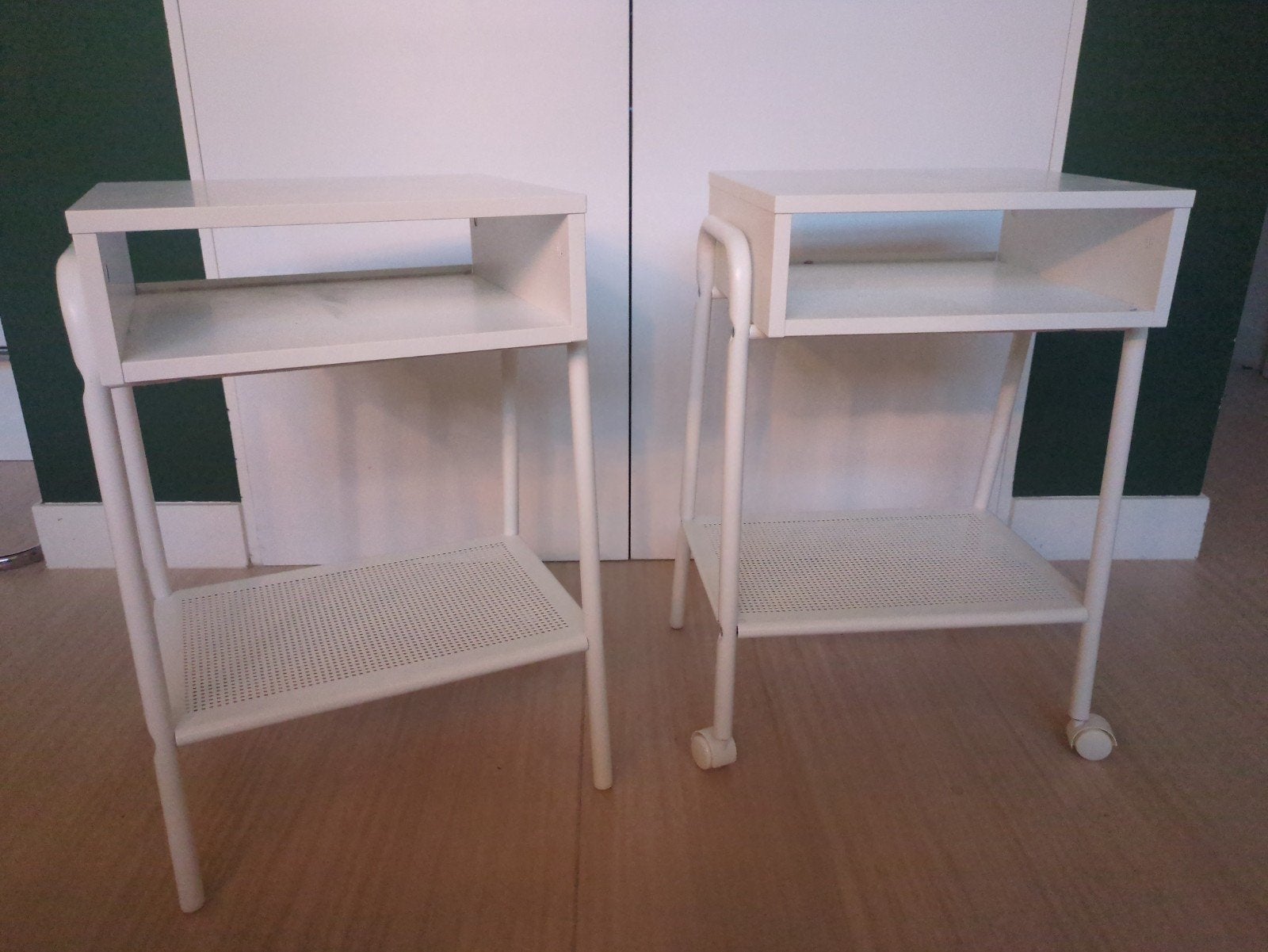 Set van 2 witte bijzettafels met opbergruimte, Huis en Inrichting, Slaapkamer | Nachtkastjes, Ophalen, Zo goed als nieuw, Metaal of Aluminium