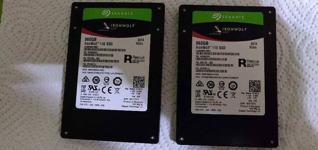 2x Seagate IronWolf 110 NAS SSD 960GB SATA 2,5" 100% Health, Ophalen, Intern, Gebruikt, Server