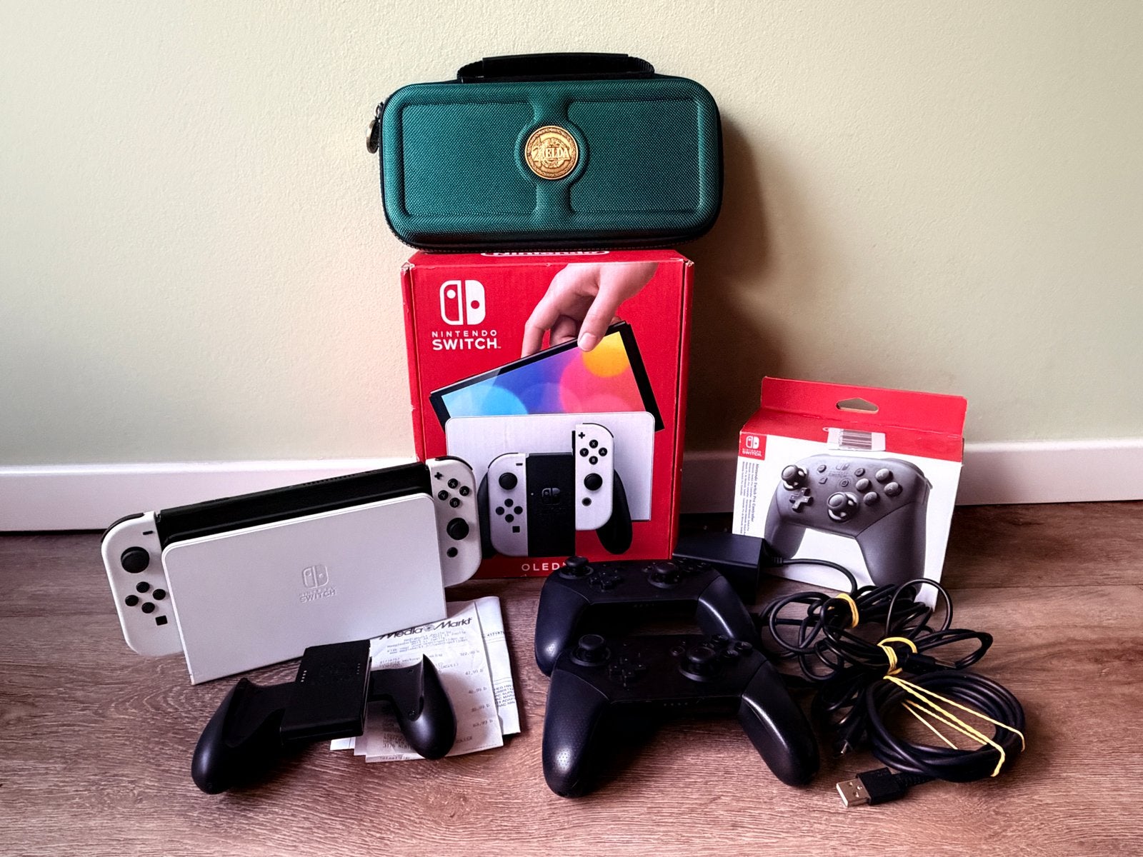 Nintendo Switch OLED incl. 2 procontrollers en 6 games, Ophalen, Zo goed als nieuw, Met 3 controllers of meer, Switch OLED