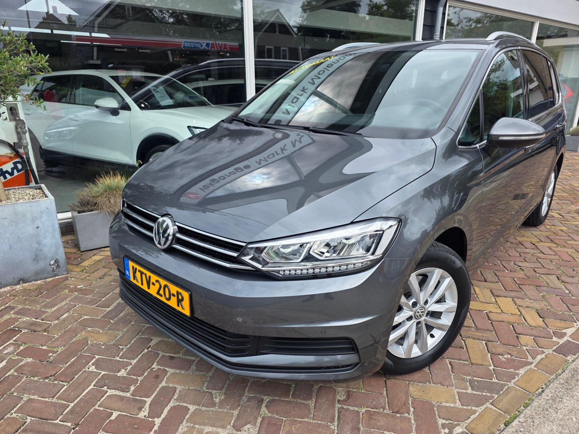Volkswagen TOURAN 1.5 TSI Highline Business R 7persoons,trek, 15 km/l, 4 cilinders, 150 pk, Bedrijf