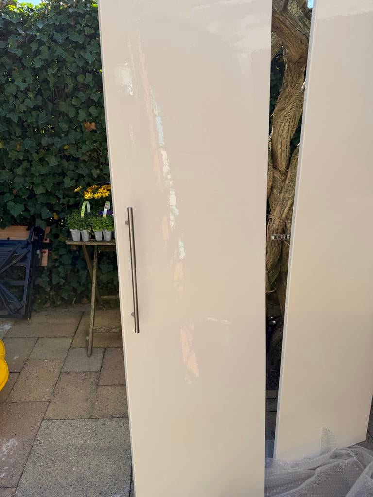 Hoogglans witte IKEA Pax kastdeuren met handgrepen, Huis en Inrichting, Kasten | Kledingkasten, Ophalen, Overige materialen, Minder dan 50 cm