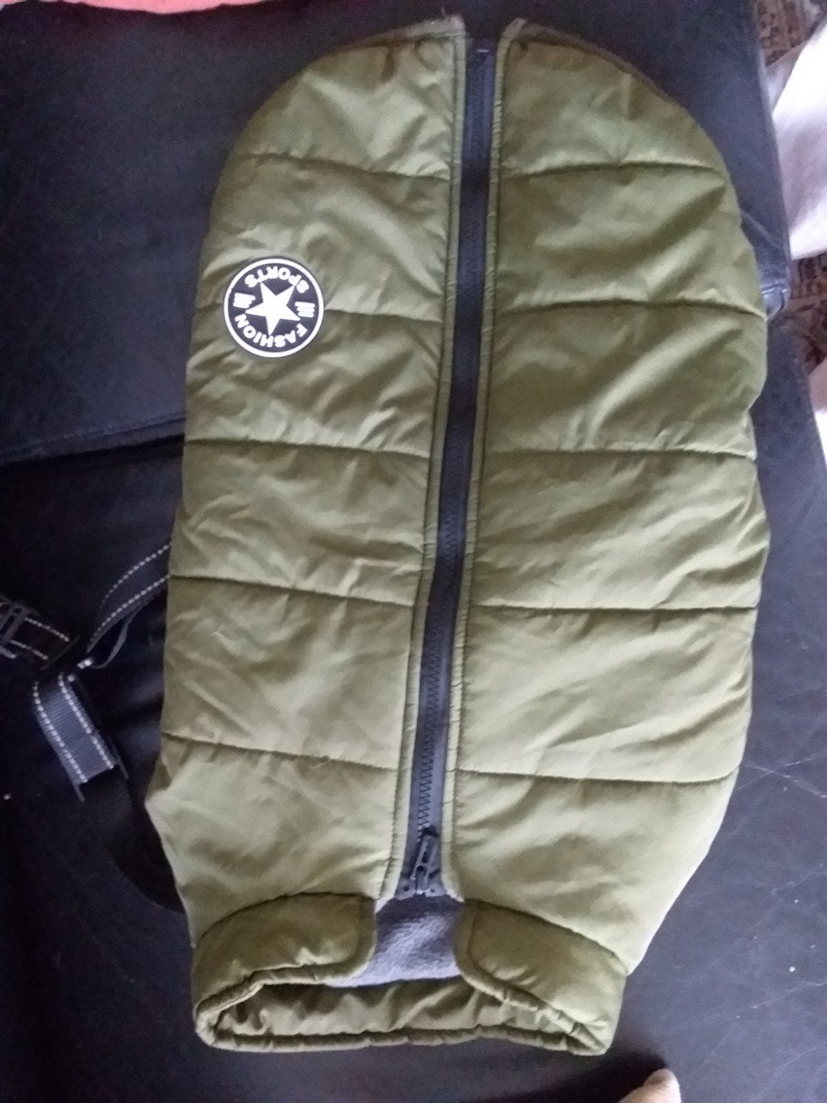 Hondenjas met draagfunctie, Dieren en Toebehoren, Hondenkleding, Ophalen of Verzenden, Zo goed als nieuw, Hondenjas