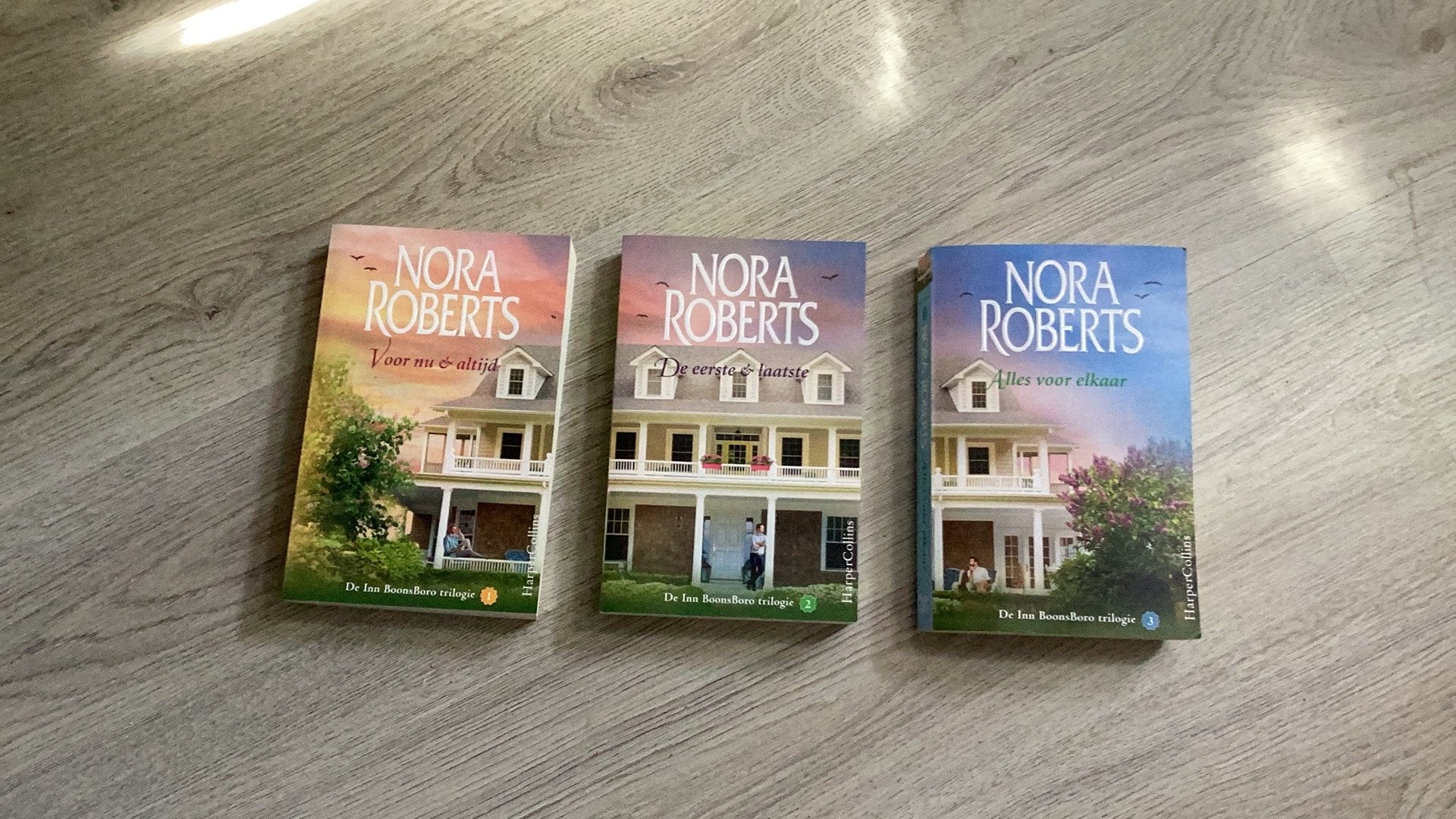 Nora Roberts triologie, Boeken, Ophalen, Zo goed als nieuw