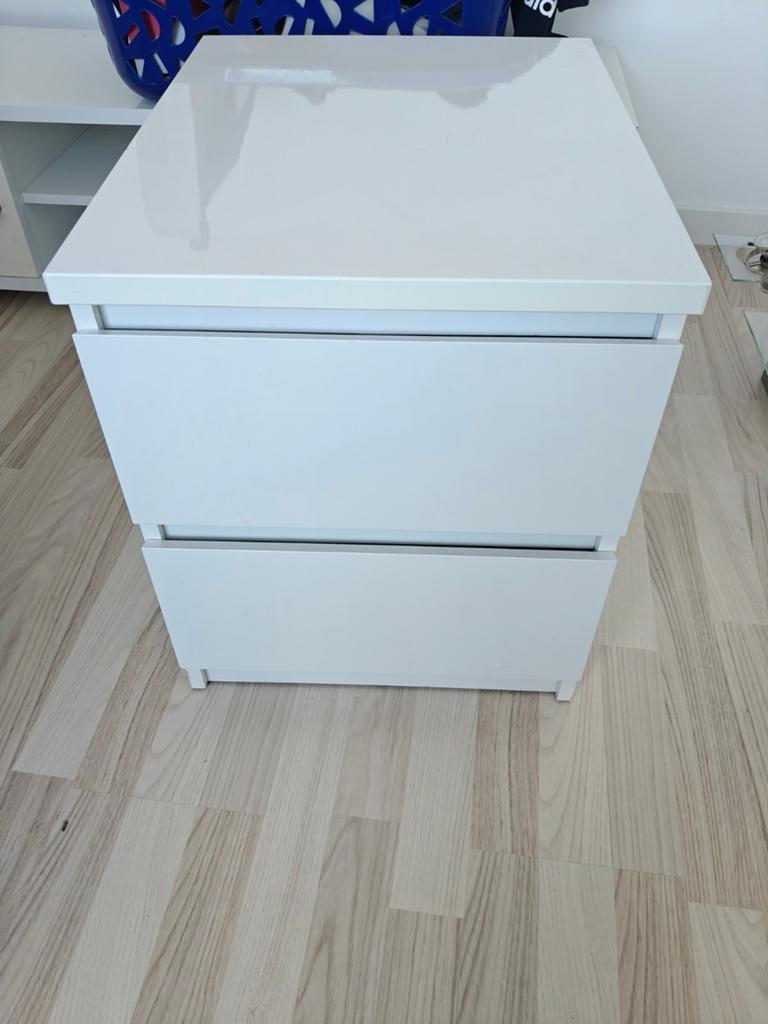 Wit nachtkastje met 2 lades - 50x50x40 cm, Ophalen, Overige materialen, Gebruikt, 45 tot 65 cm