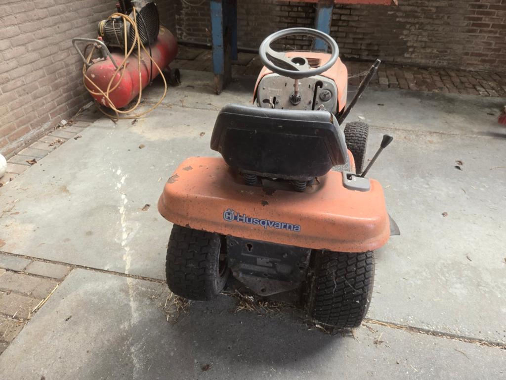 Husqvarna zitmaaier - Gebruikt, opknapper, Cirkelmaaier, Gebruikt, Ophalen of Verzenden, Benzine-grasmaaier