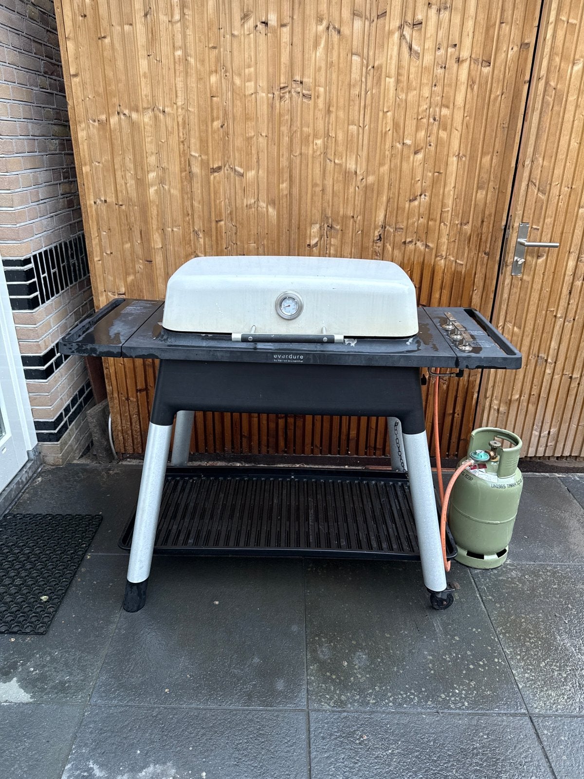 Everdure by Heston Blumenthal gasbarbecue, Ophalen, Zo goed als nieuw