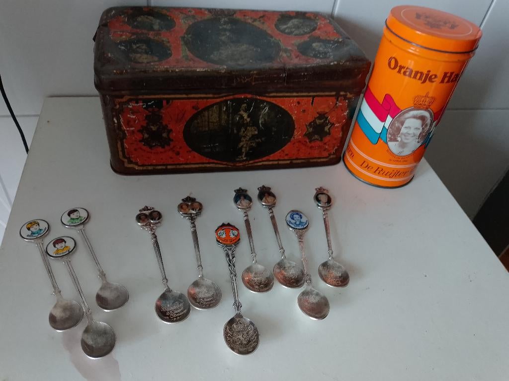 Oranjalia Antiek Wilhelmina Jubileumblik 1923 + 11 Lepeltjes, Ophalen of Verzenden, Gebruikt, Nederland, Speld(je) of Lepel(tje)