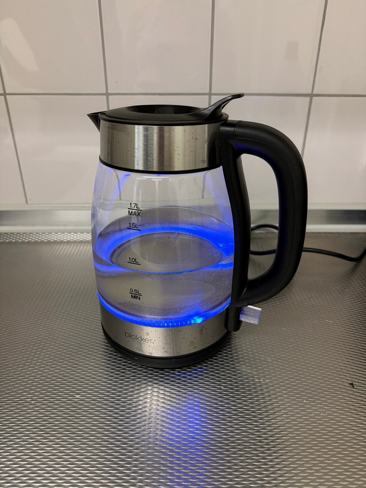 Waterkoker - Blokker - Nog in prima staat, 1 tot 2 liter, Ophalen, Zo goed als nieuw, Draadloos