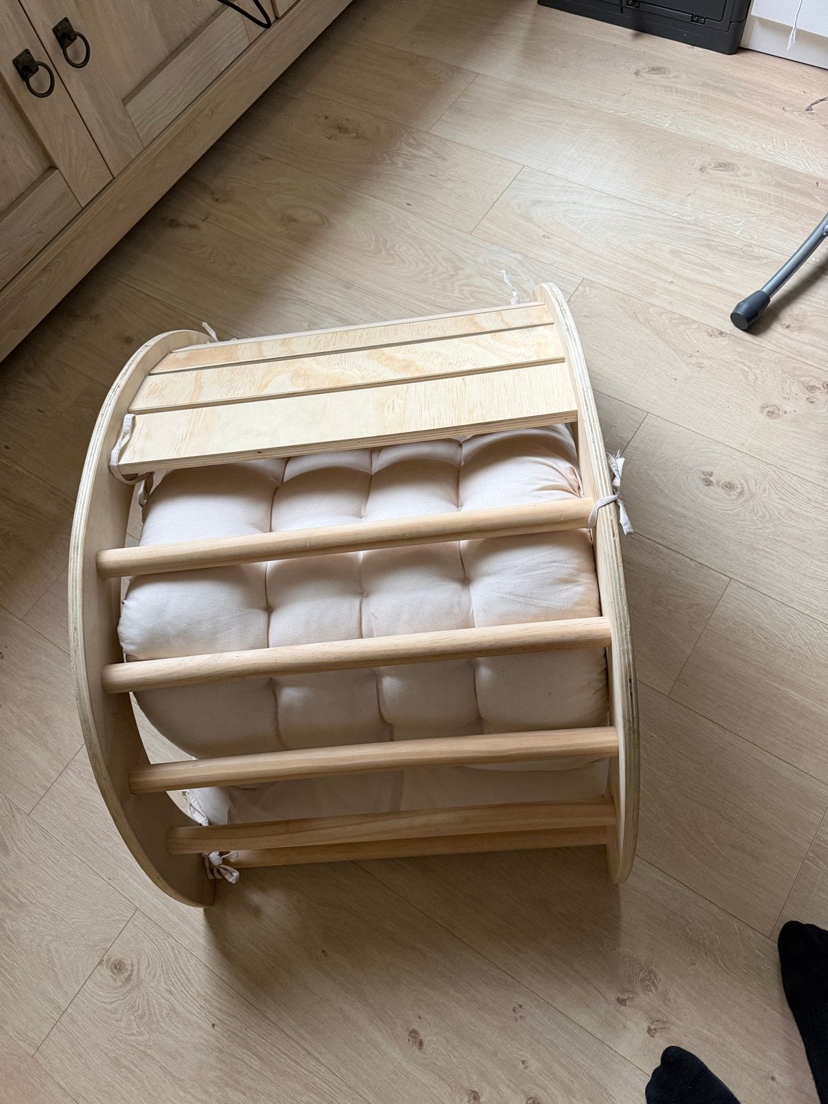 Houten schommelwieg/wipstoel met kussen, Kinderen en Baby's, Speelgoed | Babyspeelgoed, Ophalen, Gebruikt, Overige typen