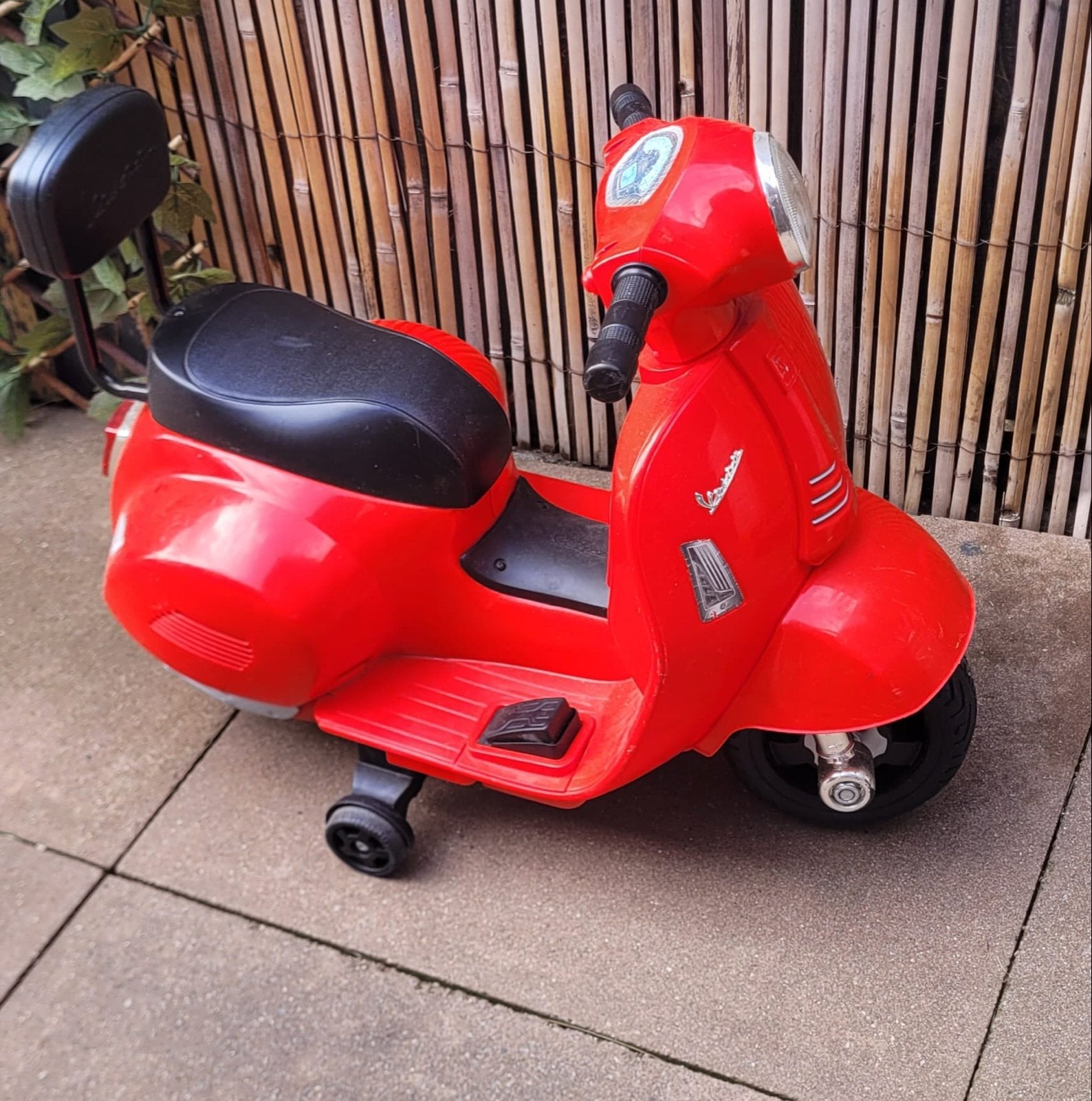 Rode Vespa kinder scooter - Elektrisch, Ophalen, Gebruikt