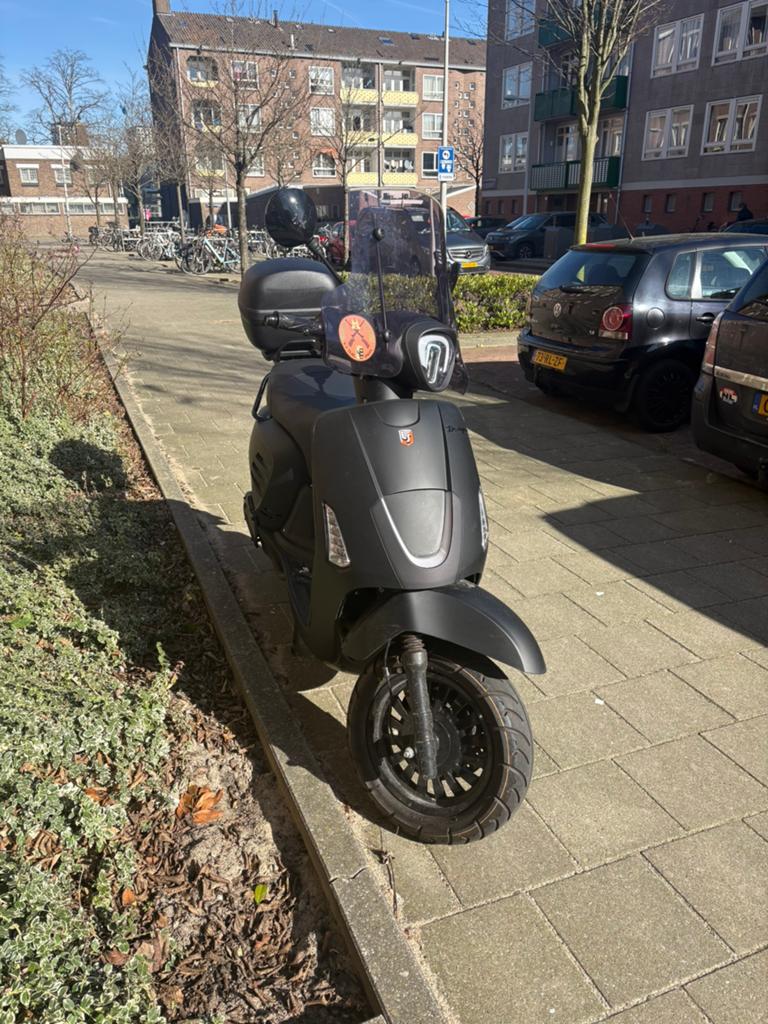 La souris desingo 125 cc A1 motor scooter, Fietsen en Brommers, Snorfietsen en Snorscooters, Ophalen, Zo goed als nieuw, Benzine