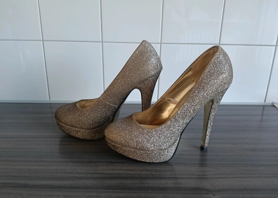 Gouden Glitter Pumps Maat 39 - Feestelijke Hakken, Overige kleuren, Ophalen of Verzenden, Zo goed als nieuw, Pumps