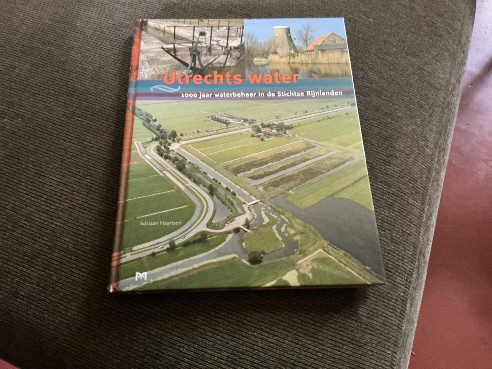 Utrechts Water: 1000 jaar waterbeheer in de Stichtse Rijnlan, Ophalen of Verzenden, 20e eeuw of later, Zo goed als nieuw