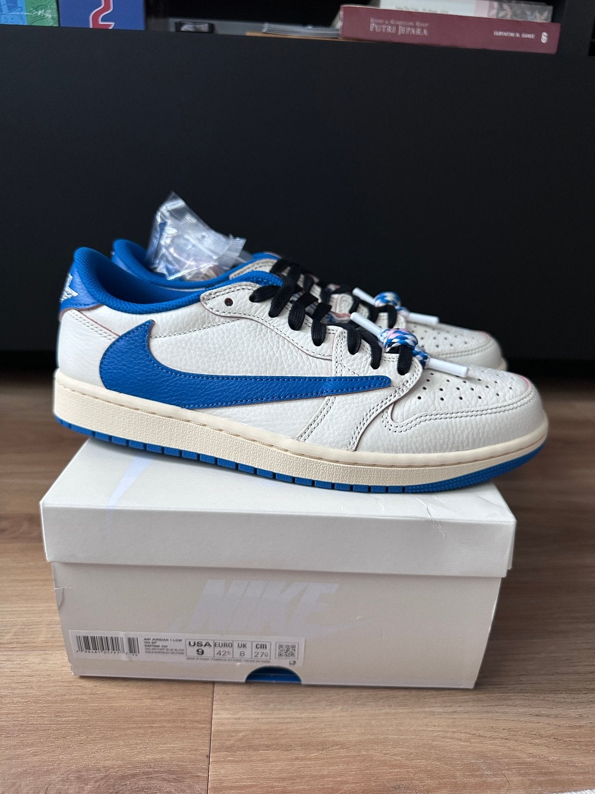Nike Air Jordan 1 Low x Travis Scott Military Blue US9, Kleding | Heren, Schoenen, Overige kleuren, Nieuw, Ophalen of Verzenden