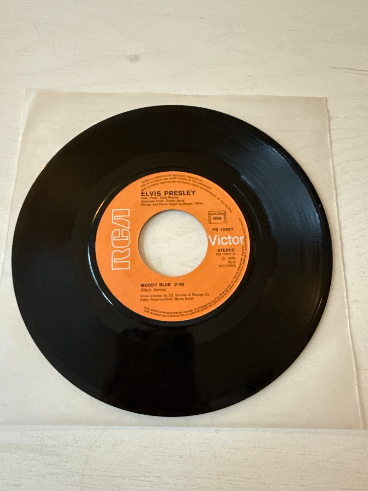 Elvis Presley - Moody Blue / She Thinks I Still Care 7 inch, Cd's en Dvd's, Ophalen, Gebruikt, Originele persing, 7 inch