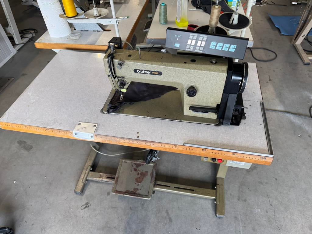 Industriele naaimachine brother automaat voor alle stoffen, Hobby en Vrije tijd, Naaimachines en Toebehoren, Gebruikt, Brother