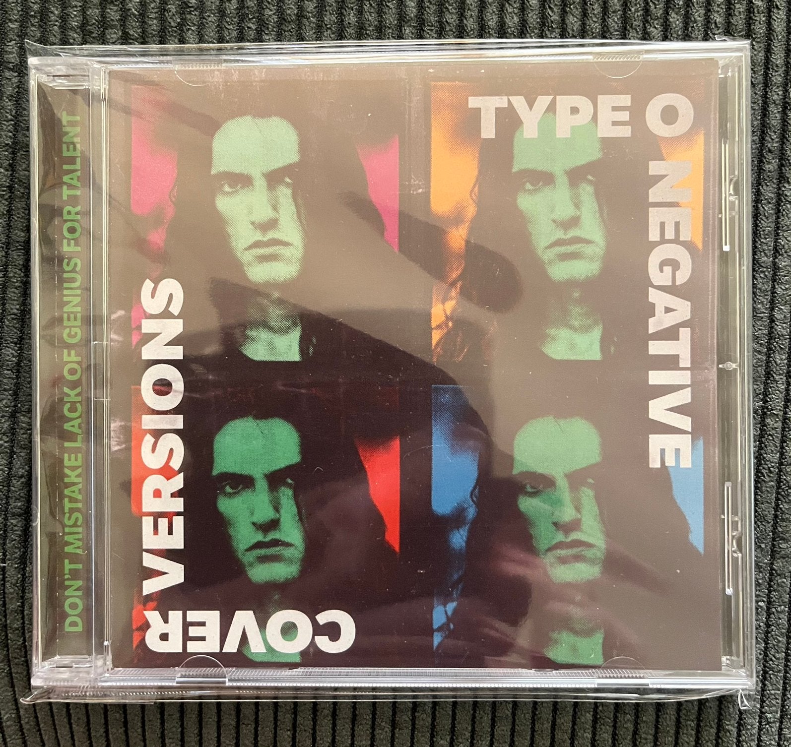TYPE O NEGATIVE CD COVER VERSIONS LIMITED EDITION, Cd's en Dvd's, Ophalen of Verzenden, Zo goed als nieuw