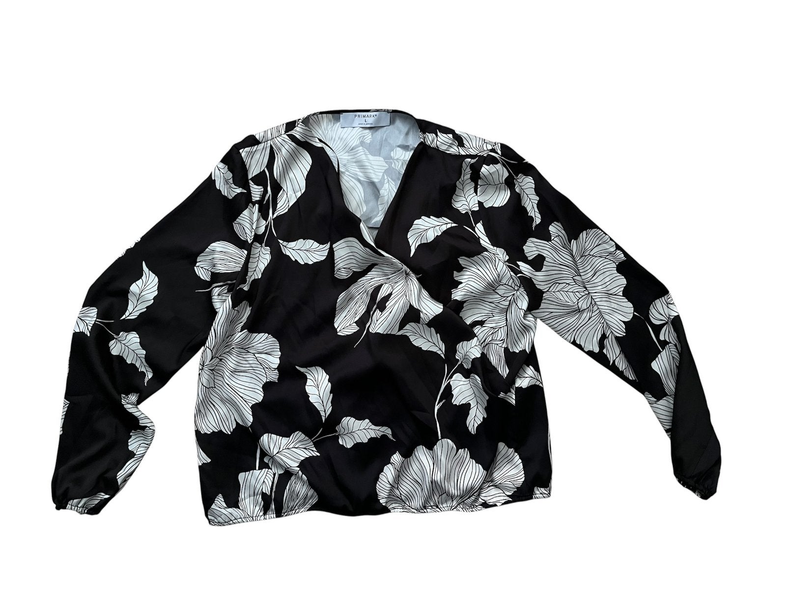 Primark satijnlook wikkelblouse bloemen, maat L, Kleding | Dames, Blouses en Tunieken, Zo goed als nieuw, Maat 42/44 (L), Meerkleurig