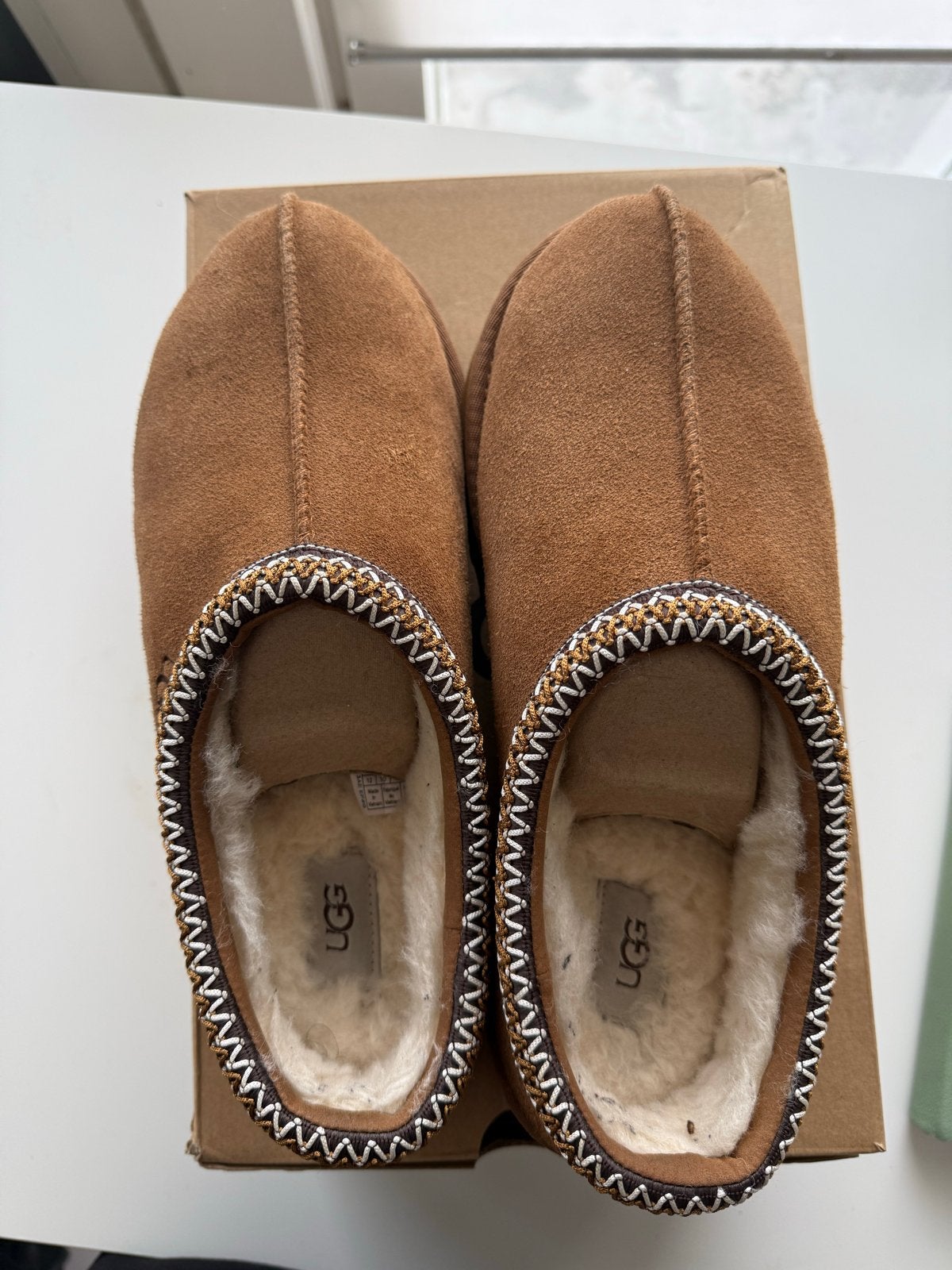 Ugg sloffen maat 43 - Zo goed als nieuw, Ophalen of Verzenden, Zo goed als nieuw, Bruin, Pantoffels of Sloffen