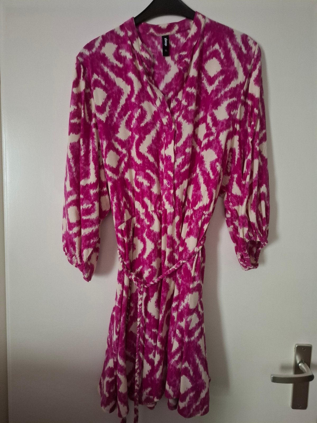 Leuke jurk, Ophalen of Verzenden, Zo goed als nieuw, Maat 46/48 (XL) of groter, Boven de knie