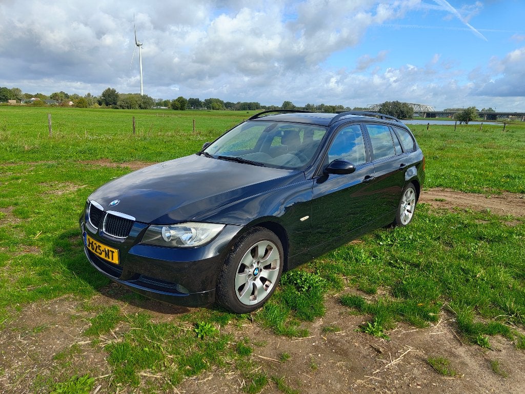 BMW 3-Serie E91 320i Touring 2008 + winter all-seasons, Auto's, 1995 cc, Zwart, 4 cilinders, Zwart