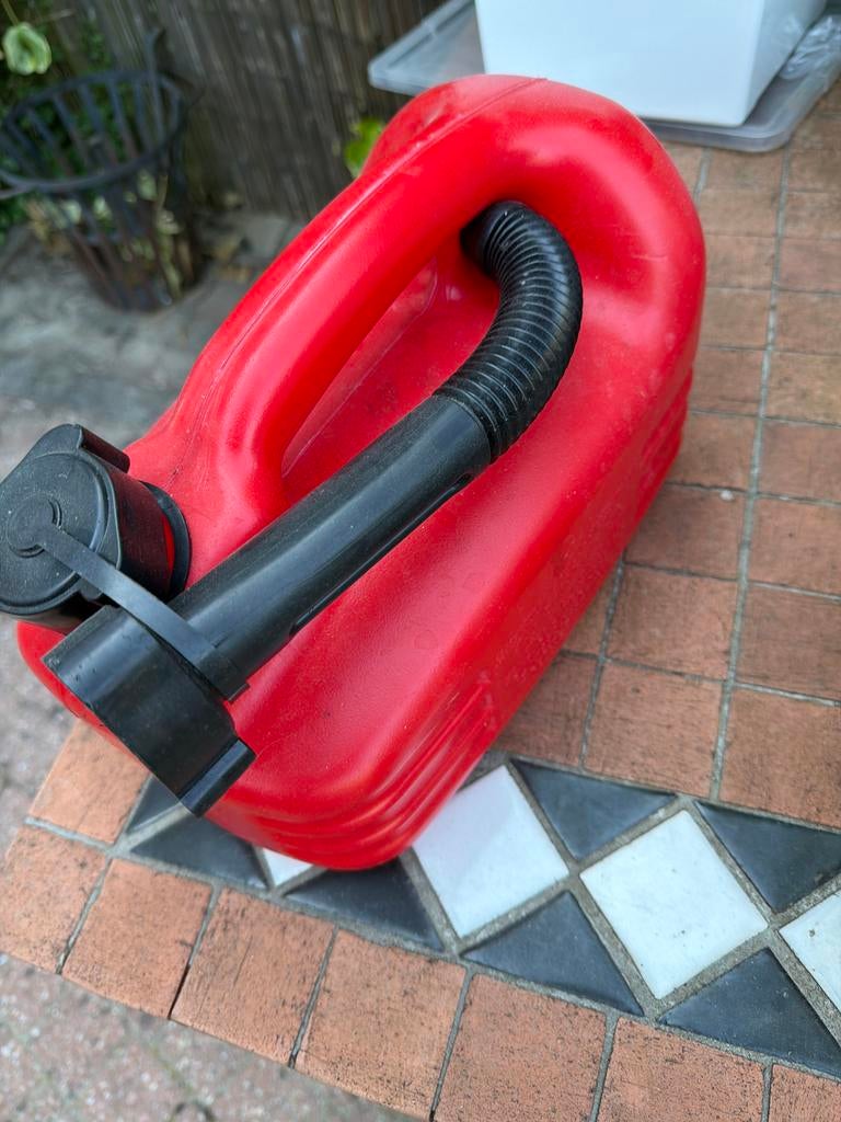 Jerrycan 5 liter met schenktuit, Ophalen of Verzenden