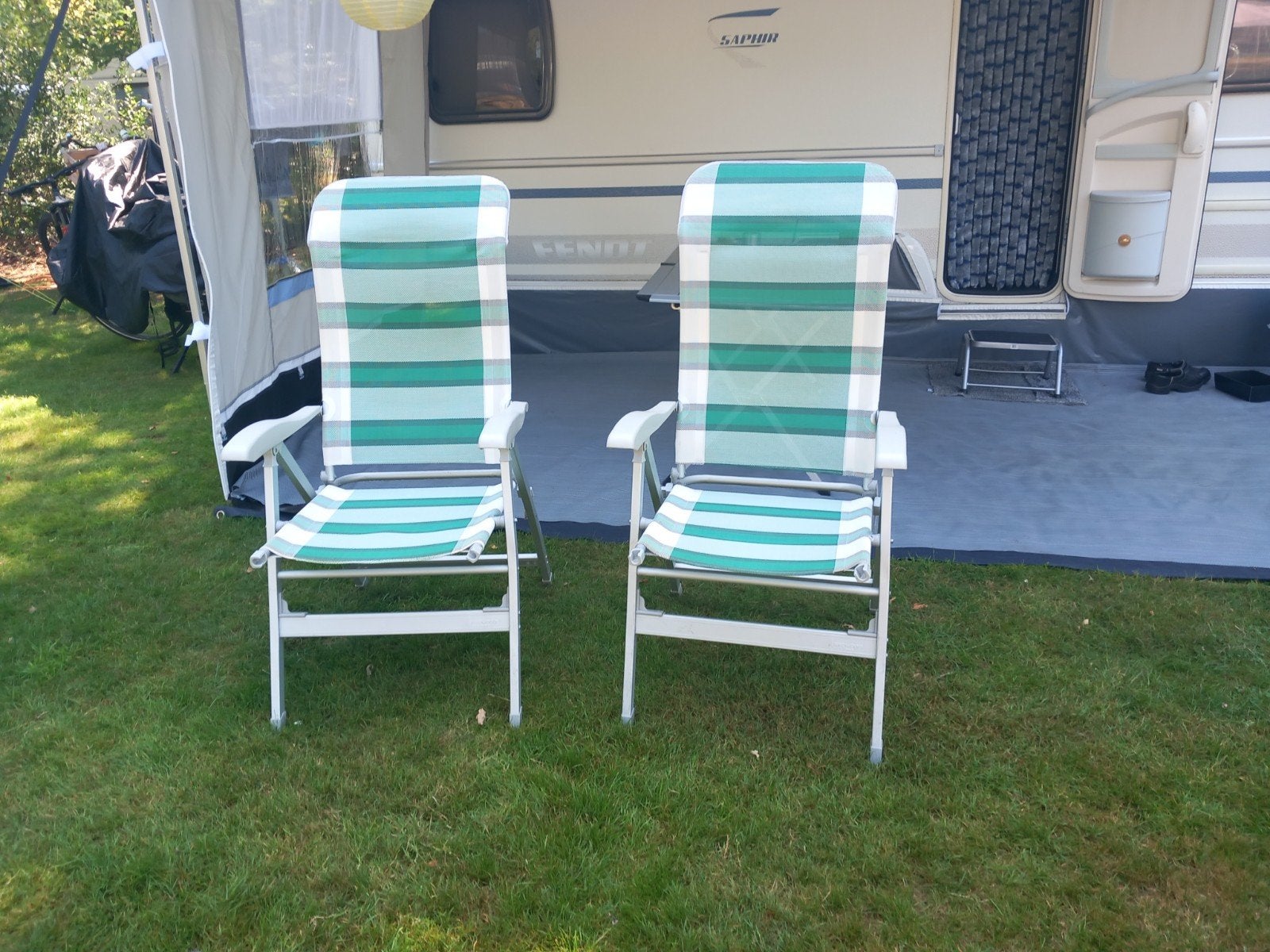 2x Red Wood Campingstoelen met voetenbankje, Ophalen of Verzenden, Gebruikt, Campingstoel