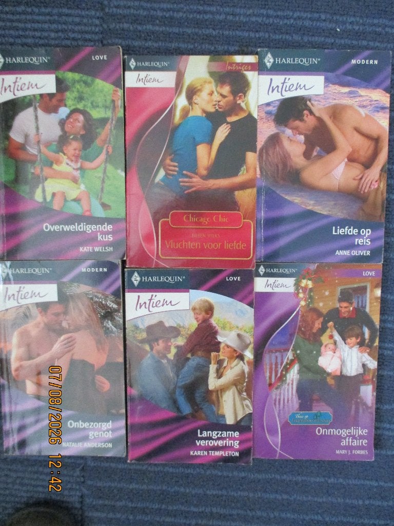30 Harlequin pockets, Boeken, Chicklit, Ophalen of Verzenden, Gelezen