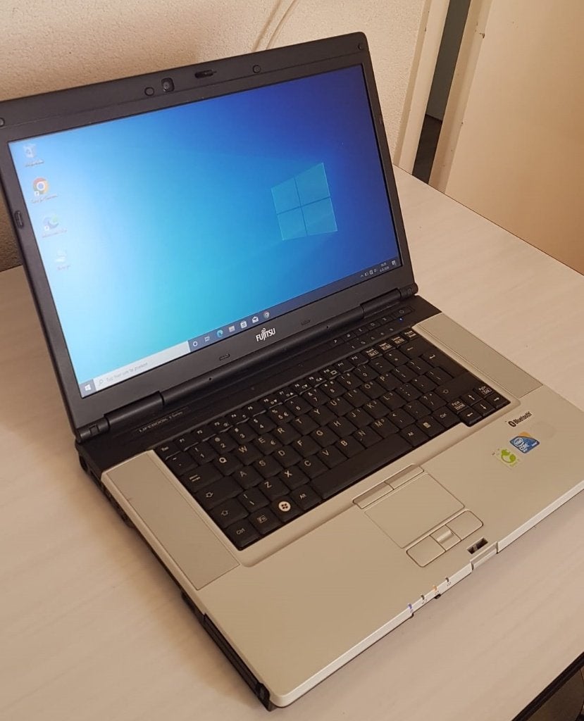 laptop fujitsu 15,6'' core i5 4GB ram 128gb ssd, Computers en Software, Windows Laptops, Ophalen, 2 tot 3 Ghz, 15 inch, Zo goed als nieuw