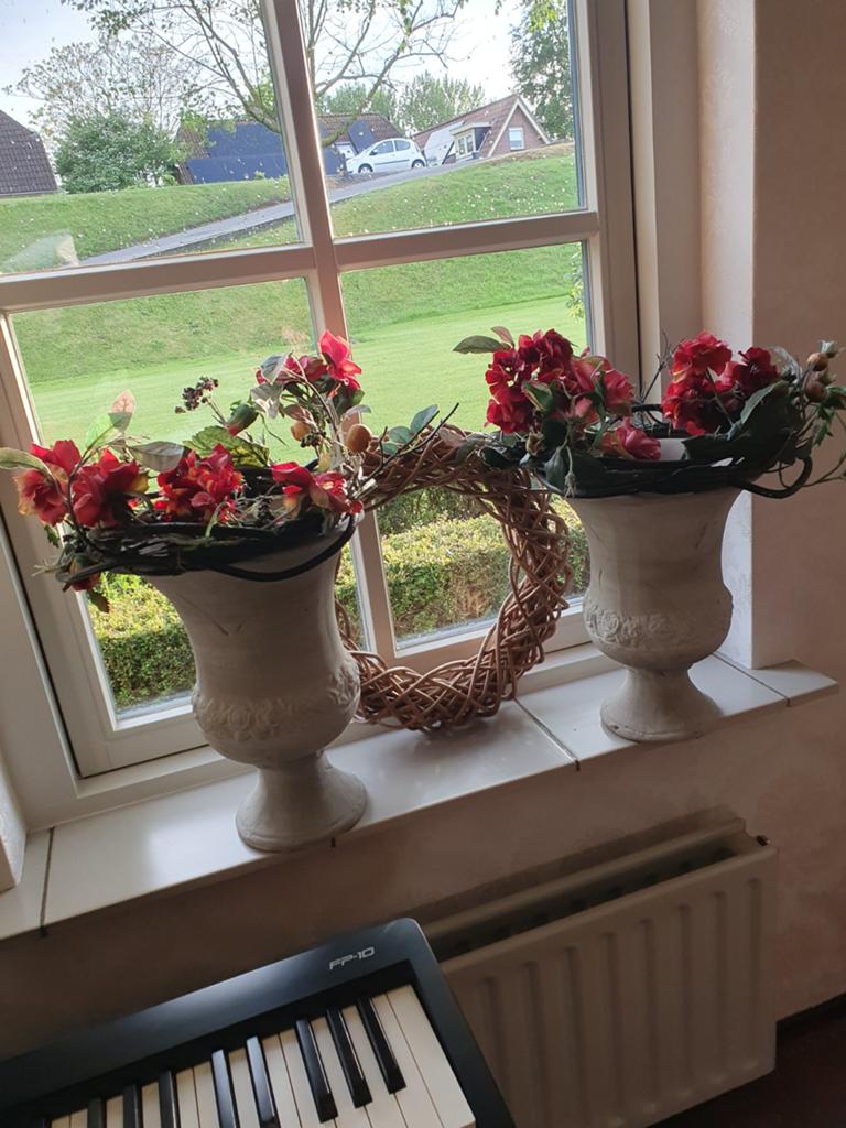 2 Mooie potten met kransen hoogte 33cm., Huis en Inrichting, Woonaccessoires | Kransen, Ophalen of Verzenden, Zo goed als nieuw
