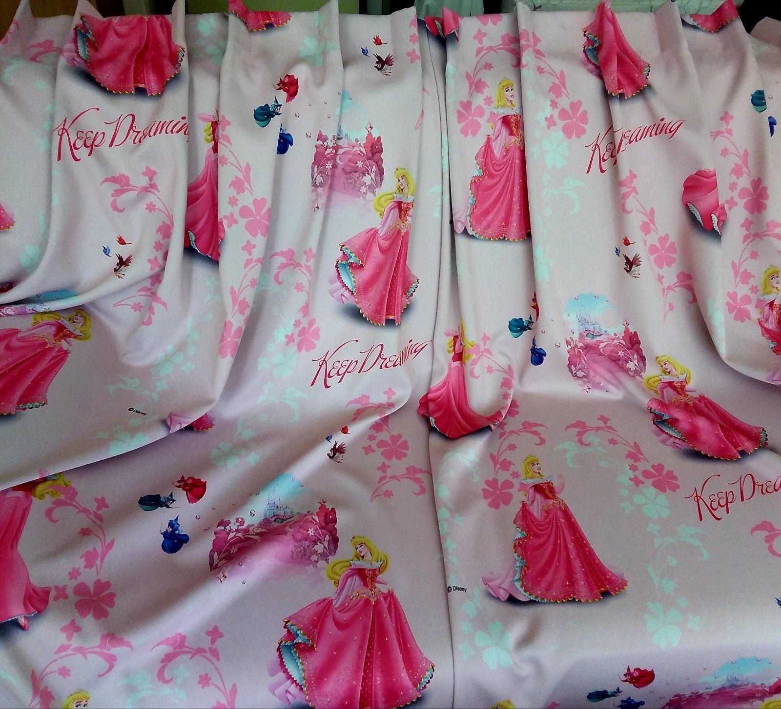 2 DISNEY prinsessengordijnen van 150 cm h en elk 150 cm br, 100 tot 150 cm, Ophalen of Verzenden, Zo goed als nieuw, Overige kleuren